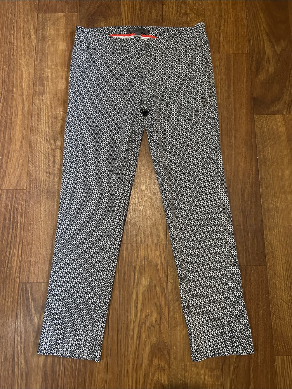 Donna Ricco size 8 Black & White geometric Printed Slim Pants